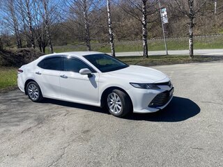 2019 Toyota Camry VIII (XV70), белый, 3200000 рублей, вид 1