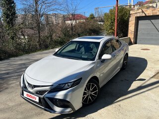 2023 Toyota Camry VIII (XV70) Рестайлинг, белый, 4750000 рублей, вид 1