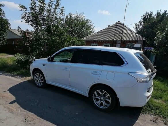 2014 Mitsubishi Outlander PHEV III, белый, 1900000 рублей - вид 23