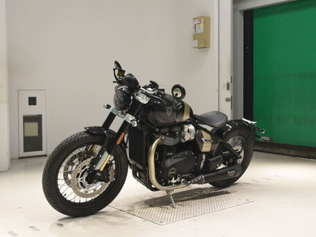 2025 Triumph Bonneville Bobber, чёрный, 1700000 рублей, вид 4