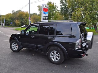 2001 Mitsubishi Montero III, чёрный, 799000 рублей, вид 3