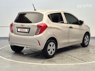 2022 Chevrolet Spark IV Рестайлинг, белый, 1030000 рублей, вид 4