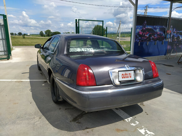 2000 Lincoln Town Car III, серый - вид 5