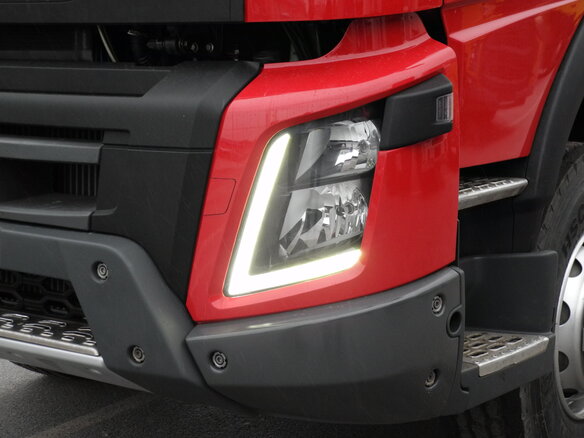 2017 Volvo FMX, красный - вид 1