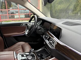 2021 BMW X5 25d IV (G05/G18), белый, 6900000 рублей, вид 4
