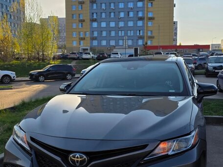 2018 Toyota Camry US Market VIII (XV70), серый, 2700000 рублей, вид 3