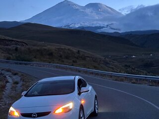2012 Opel Astra GTC J Рестайлинг, белый, 850000 рублей, вид 3