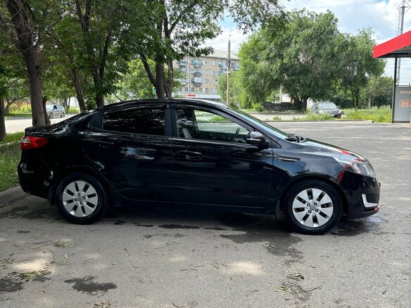 2013 Kia Rio 4-speed III, чёрный, 1000000 рублей - вид 2