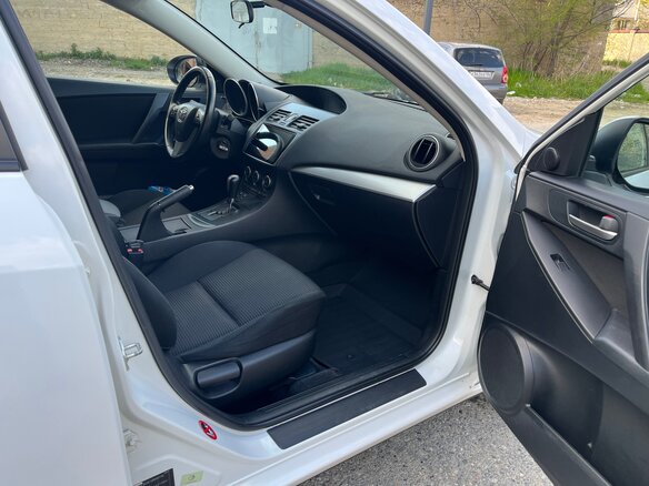 2012 Mazda 3 II (BL) Рестайлинг, белый, 1170000 рублей - вид 9