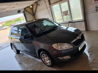 2011 Skoda Fabia II Рестайлинг, серый, 650000 рублей, вид 2