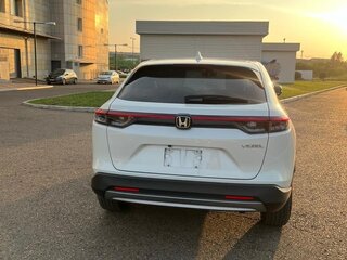 2023 Honda Vezel II, белый, 2850000 рублей, вид 3