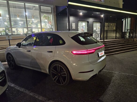 2019 Porsche Cayenne III, белый, 9999999 рублей - вид 5