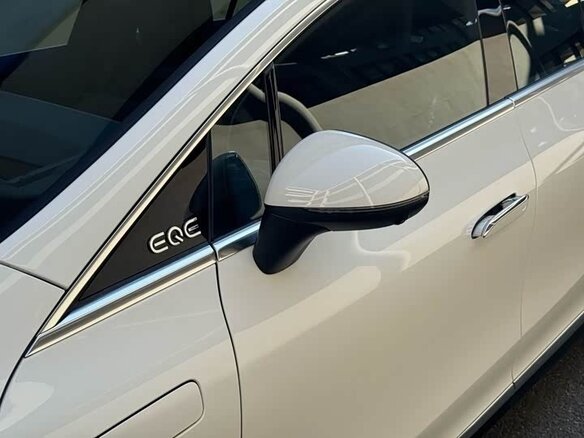 2025 Mercedes-Benz EQE 500, белый - вид 2