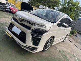2021 Toyota Voxy III (R80) Рестайлинг, белый, 1706000 рублей, вид 1