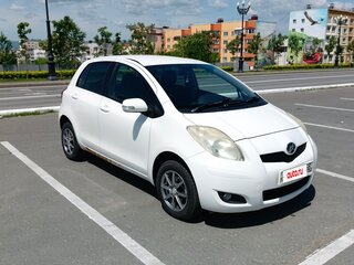 2009 Toyota Vitz II (XP90), белый, 560000 рублей, вид 2