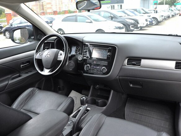 2014 Mitsubishi Outlander III, белый - вид 9
