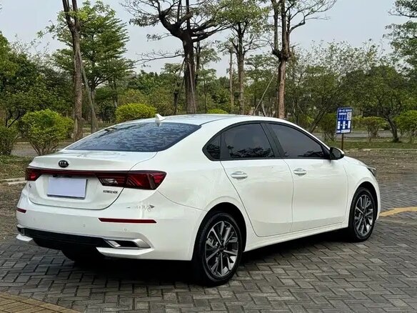 2022 Kia K3 II (China Market), белый - вид 3