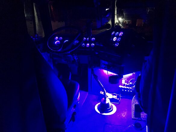2000 Freightliner FLD, голубой, 2500000 рублей - вид 3