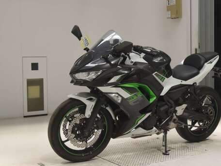 2022 Kawasaki Ninja 650, чёрный, 900000 рублей, вид 4