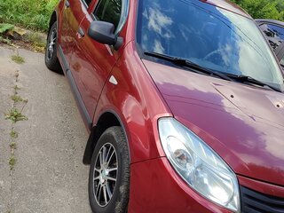 2011 Renault Sandero I, красный, 650000 рублей, вид 1