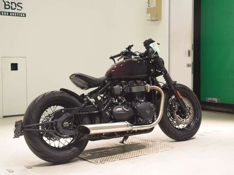 2024 Triumph Bonneville Bobber, чёрный, 1485000 рублей, вид 5