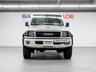 2021 Toyota Land Cruiser 76 70 Series Рестайлинг 1, белый, 6759000 рублей, вид 2