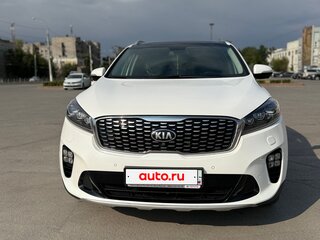 2019 Kia Sorento III Prime Рестайлинг, белый, 3000000 рублей, вид 1