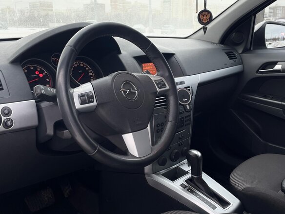 2013 Opel Astra H Рестайлинг, белый, 870000 рублей - вид 5