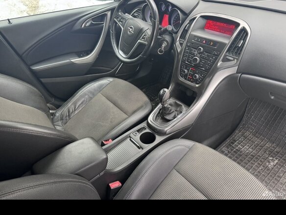 2011 Opel Astra J, чёрный, 600000 рублей - вид 2