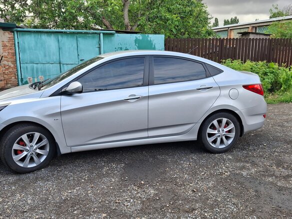 2012 Hyundai Solaris I, серебристый, 1100000 рублей - вид 5