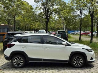 2022 Toyota Yaris L X XP150 Рестайлинг, белый, 1390700 рублей, вид 4