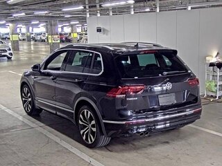 2018 Volkswagen Tiguan II, чёрный, 2115000 рублей, вид 4
