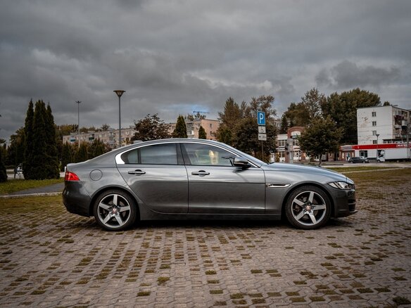 2016 Jaguar XE EcoBoost I, серый, 1399000 рублей - вид 1