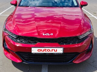 2021 Kia K5 III, красный, 3150000 рублей, вид 2