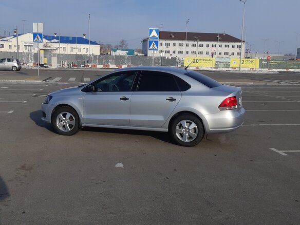 2013 Volkswagen Polo V, серебристый, 645000 рублей - вид 6