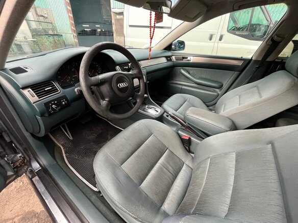 1998 Audi A6 II (C5), серый, 500000 рублей - вид 30