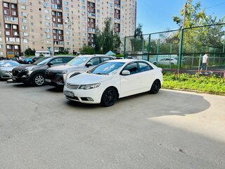 2010 Kia Cerato 4-speed II, белый, 600000 рублей, вид 2