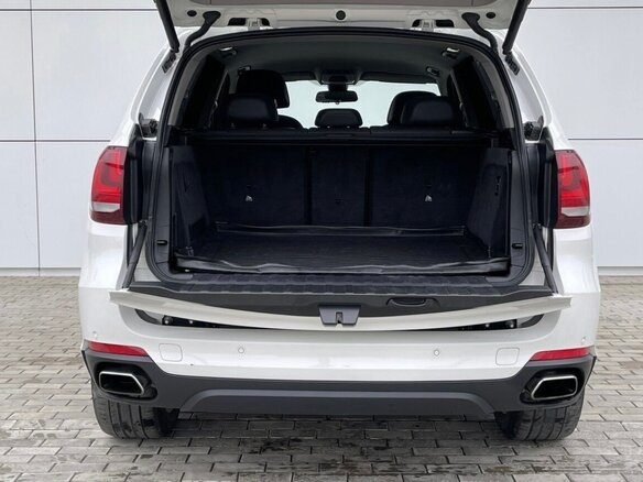2016 BMW X5 50i III (F15), белый, 3500000 рублей - вид 3
