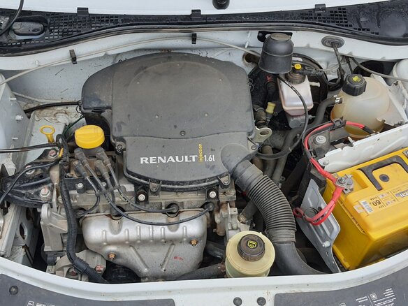 2010 Renault Logan I Рестайлинг, белый, 900000 рублей - вид 8