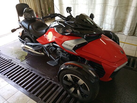 2015 BRP Can-Am Spyder, красный - вид 14