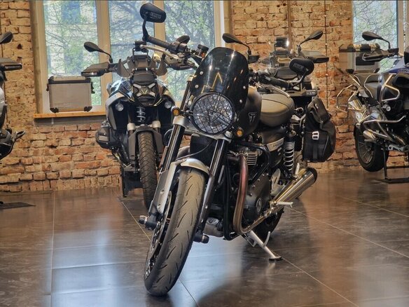 2023 Triumph Speed Twin, чёрный, 1570000 рублей - вид 2