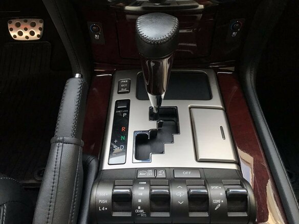 2015 Lexus LX 570 III Рестайлинг, чёрный - вид 12