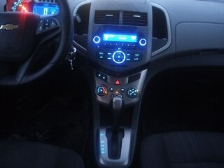2013 Chevrolet Aveo II, белый, 700000 рублей, вид 2