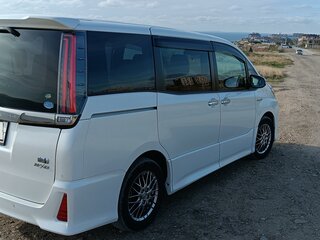 2019 Toyota Noah III (R80) Рестайлинг, белый, 2655000 рублей, вид 5