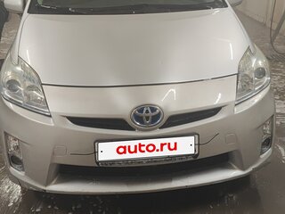 2010 Toyota Prius III (XW30), серебристый, 1100000 рублей, вид 1