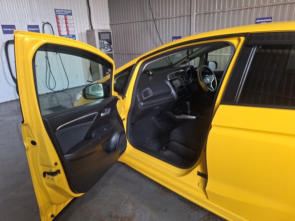 2018 Honda Fit III Рестайлинг, жёлтый, 1450000 рублей - вид 9
