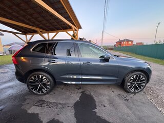 2022 Volvo XC60 II Рестайлинг, серый, 4390000 рублей, вид 4