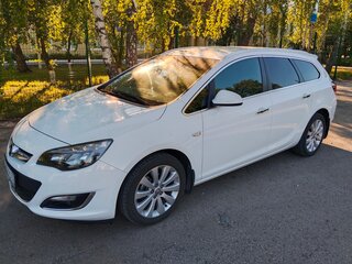 2013 Opel Astra J Рестайлинг, белый, 1360000 рублей, вид 1