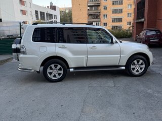 2014 Mitsubishi Pajero IV Рестайлинг 2, белый, 3100000 рублей, вид 3