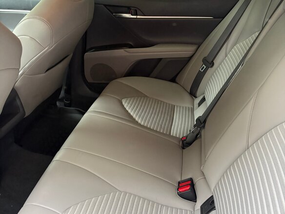 2022 Toyota Camry VIII (XV70) Рестайлинг, белый, 2990000 рублей - вид 10